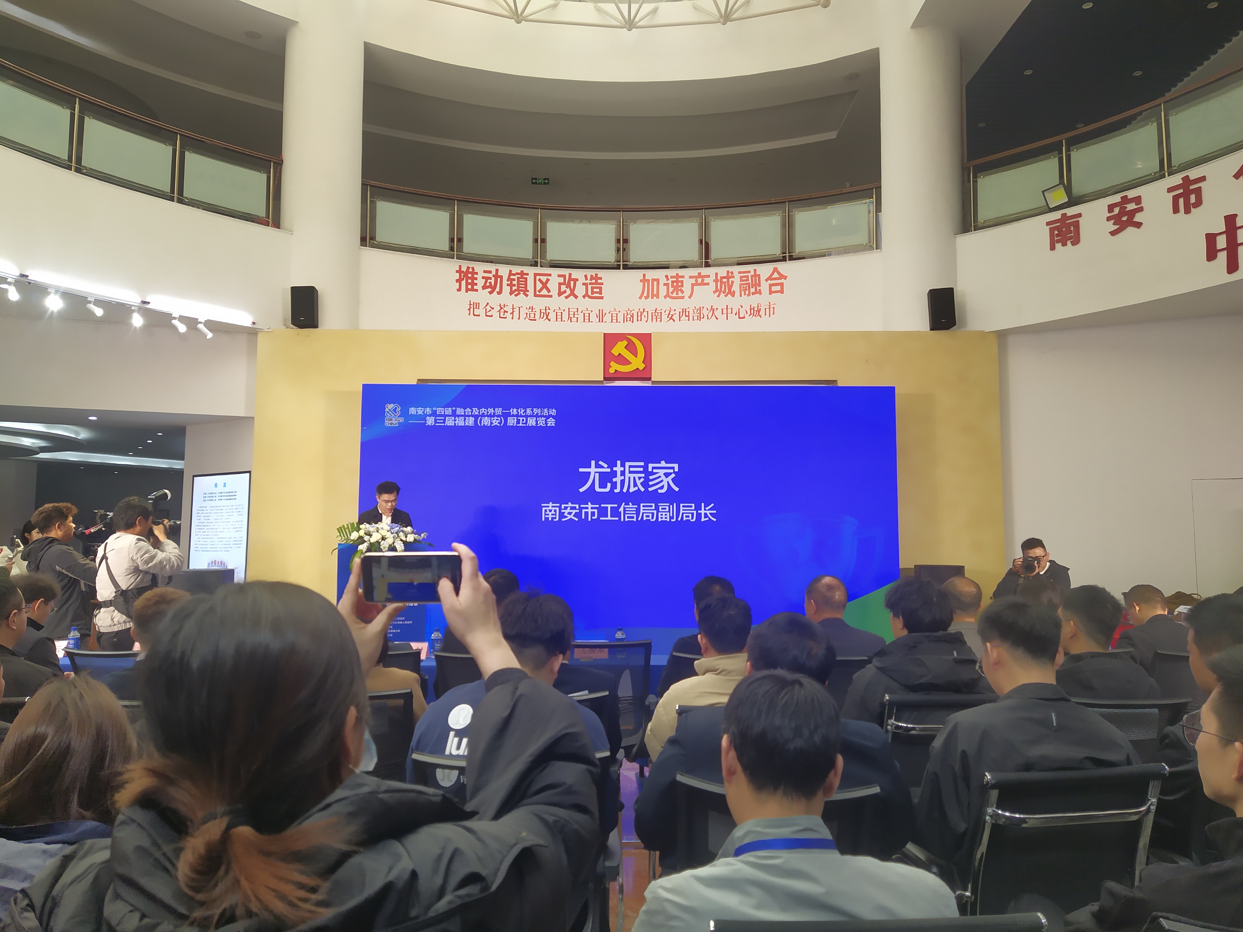 申鷺達(dá)衛(wèi)浴榮膺“用戶口碑品牌獎”和“煥新優(yōu)選品牌獎”